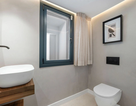 MODERN FRONTLINE GOLF TOWNHOUSE IN NUEVA ANDALUCÍA