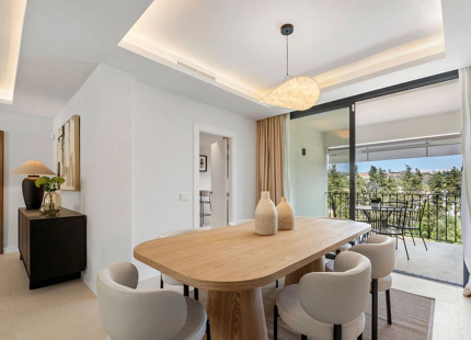 MODERN FRONTLINE GOLF TOWNHOUSE IN NUEVA ANDALUCÍA