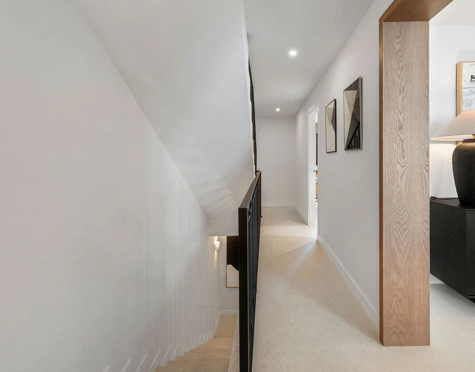 MODERN FRONTLINE GOLF TOWNHOUSE IN NUEVA ANDALUCÍA