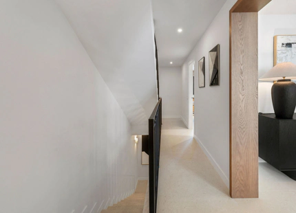 MODERN FRONTLINE GOLF TOWNHOUSE IN NUEVA ANDALUCÍA
