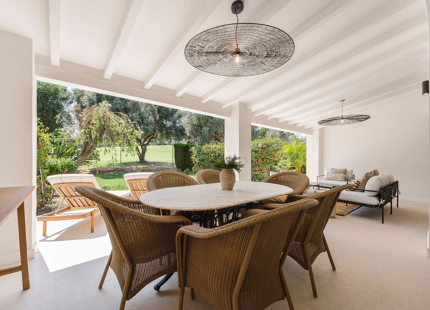 MODERN FRONTLINE GOLF TOWNHOUSE IN NUEVA ANDALUCÍA
