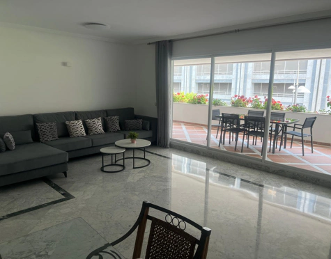 Three-bedroom apartment with terrace in Tembo, Puerto Banús.
