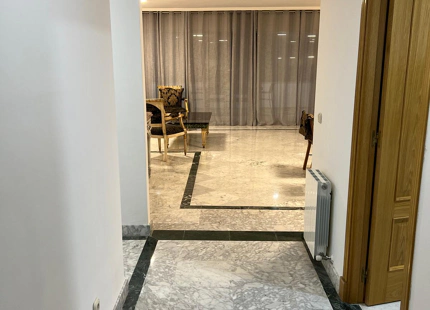 Three-bedroom apartment with terrace in Tembo, Puerto Banús.