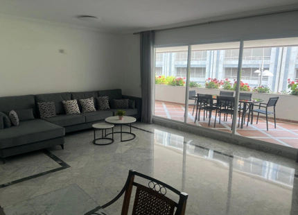 Three-bedroom apartment with terrace in Tembo, Puerto Banús.