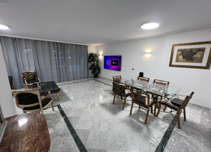 Three-bedroom apartment with terrace in Tembo, Puerto Banús.