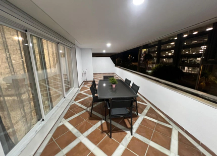 Three-bedroom apartment with terrace in Tembo, Puerto Banús.