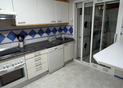 Three-bedroom apartment with terrace in Tembo, Puerto Banús.