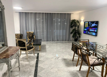 Three-bedroom apartment with terrace in Tembo, Puerto Banús.