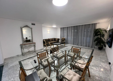 Three-bedroom apartment with terrace in Tembo, Puerto Banús.