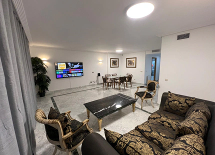 Three-bedroom apartment with terrace in Tembo, Puerto Banús.