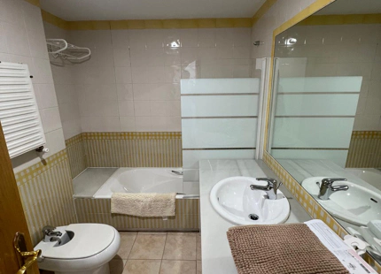 Three-bedroom apartment with terrace in Tembo, Puerto Banús.