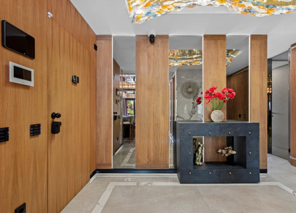 LUXURY RENOVATED GROUND FLOOR APARTMENT IN PUERTO BANÚS