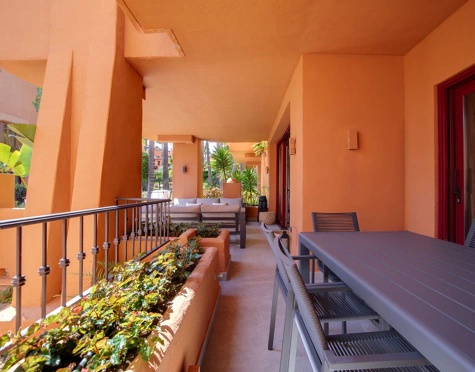 LUXURY RENOVATED GROUND FLOOR APARTMENT IN PUERTO BANÚS