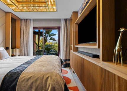 LUXURY RENOVATED GROUND FLOOR APARTMENT IN PUERTO BANÚS