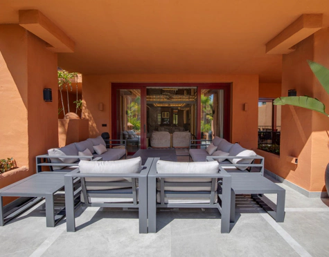 LUXURY RENOVATED GROUND FLOOR APARTMENT IN PUERTO BANÚS