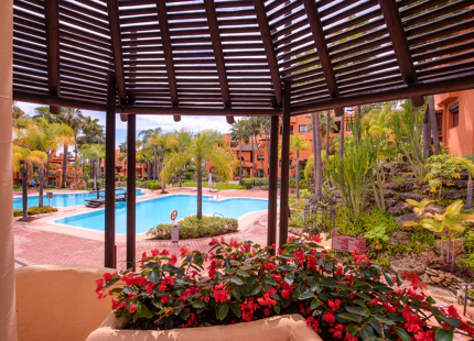 LUXURY RENOVATED GROUND FLOOR APARTMENT IN PUERTO BANÚS