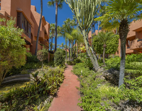 LUXURY RENOVATED GROUND FLOOR APARTMENT IN PUERTO BANÚS