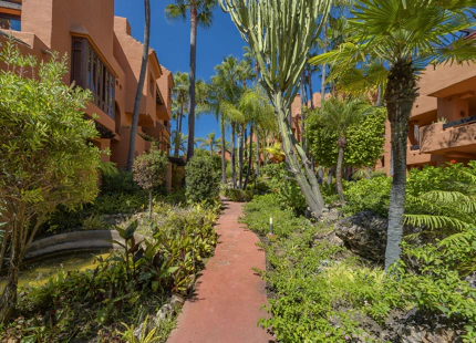 LUXURY RENOVATED GROUND FLOOR APARTMENT IN PUERTO BANÚS