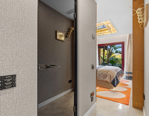 LUXURY RENOVATED GROUND FLOOR APARTMENT IN PUERTO BANÚS