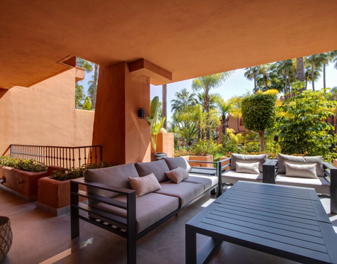 LUXURY RENOVATED GROUND FLOOR APARTMENT IN PUERTO BANÚS