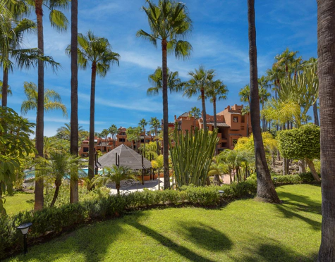 LUXURY RENOVATED GROUND FLOOR APARTMENT IN PUERTO BANÚS