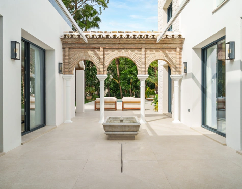 Villa en venta en Nueva Andalucia, Marbella