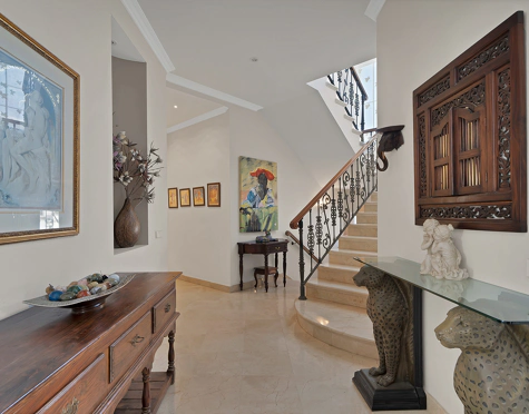 Villa for sale in Nueva Andalucia, Marbella