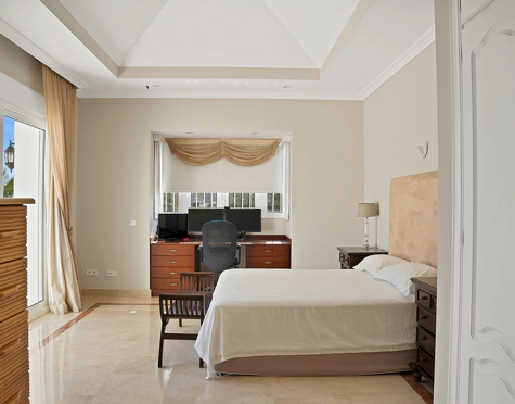 Villa for sale in Nueva Andalucia, Marbella