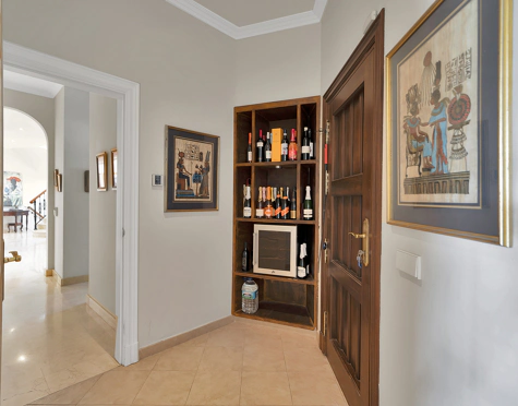 Villa for sale in Nueva Andalucia, Marbella