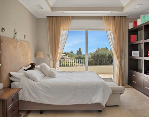 Villa for sale in Nueva Andalucia, Marbella