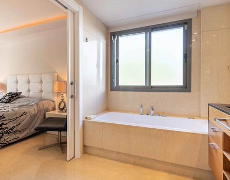 MODERN LUXURY GROUND FLOOR APARTMENT IN BENAHAVÍS