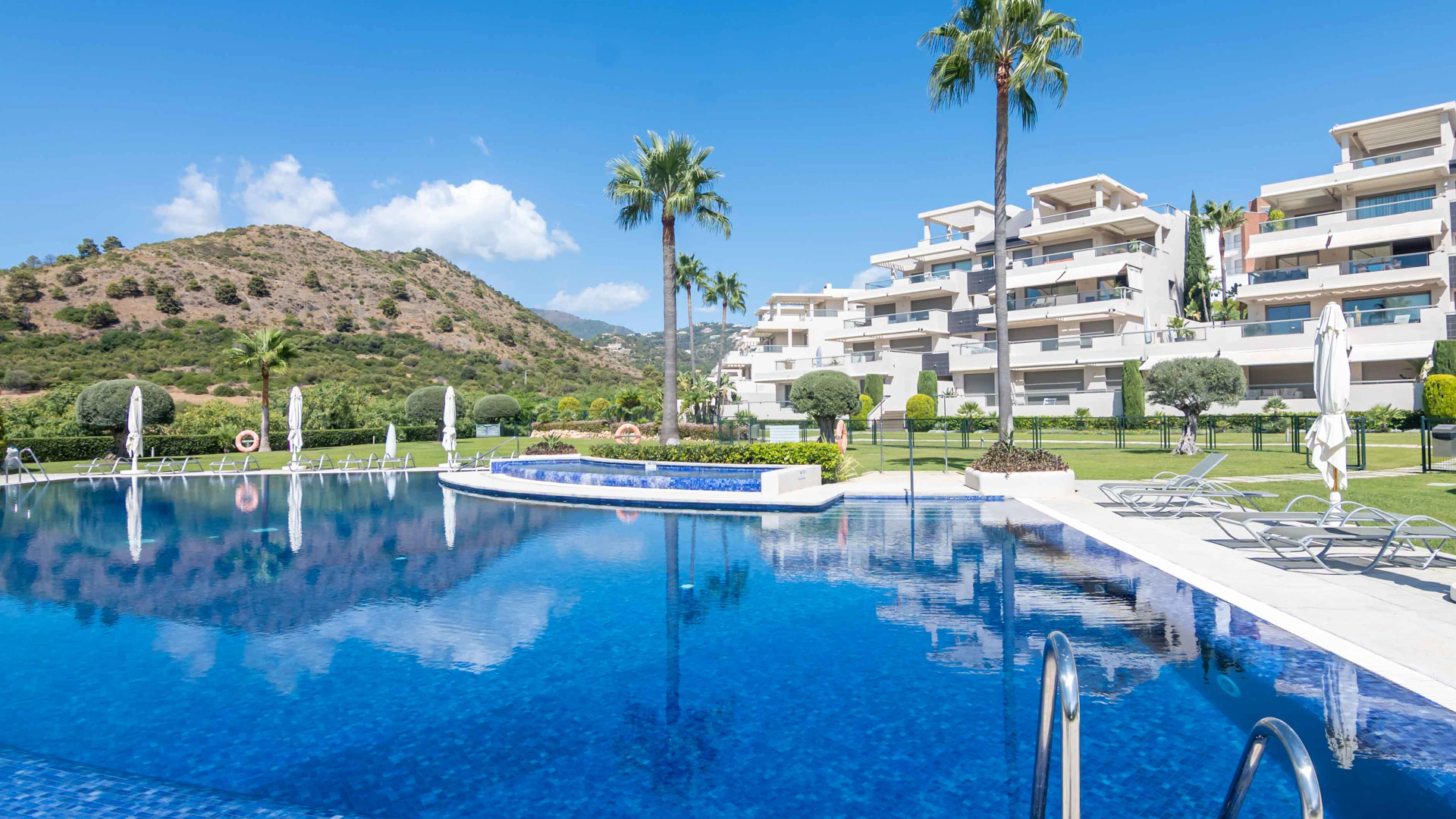 Apartment for sale in Benahavis