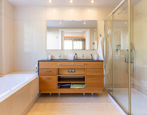 MODERN LUXURY GROUND FLOOR APARTMENT IN BENAHAVÍS
