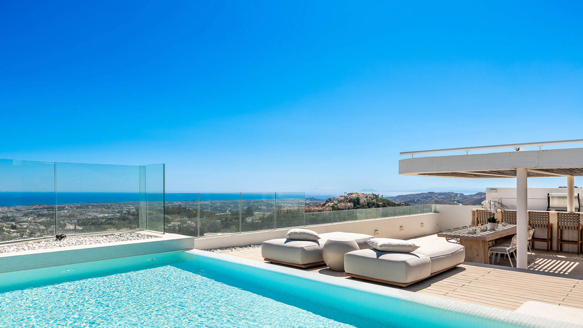 Duplex Penthouse for sale in La Quinta, Benahavis