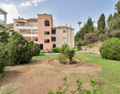 GARDEN VIEW APARTMENT IN NUEVA ANDALUCÍA