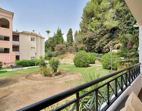 GARDEN VIEW APARTMENT IN NUEVA ANDALUCÍA