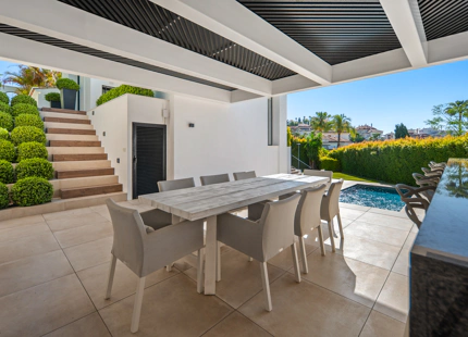 LUXURY CONTEMPORARY VILLA IN NUEVA ANDALUCÍA
