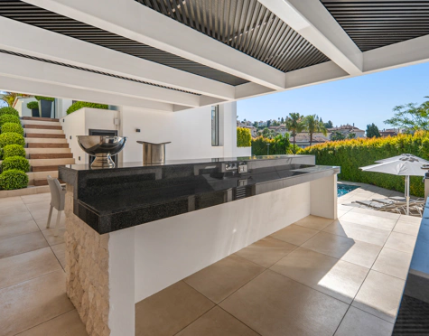 Villa for sale in Nueva Andalucia, Marbella