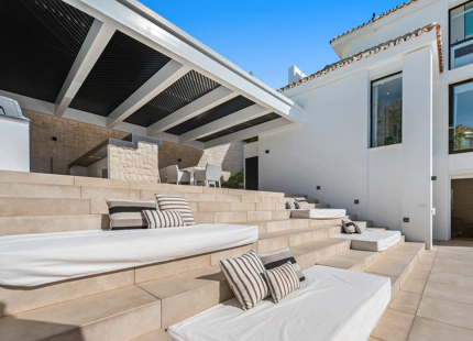 LUXURY CONTEMPORARY VILLA IN NUEVA ANDALUCÍA