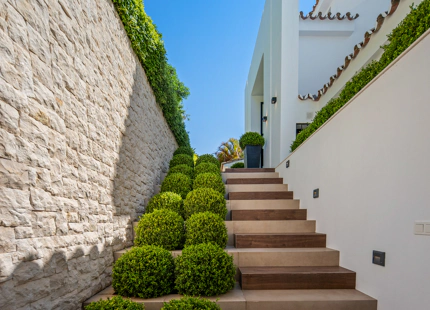 LUXURY CONTEMPORARY VILLA IN NUEVA ANDALUCÍA