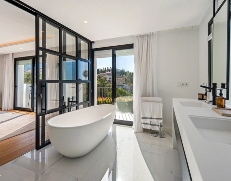 Villa for sale in Nueva Andalucia, Marbella