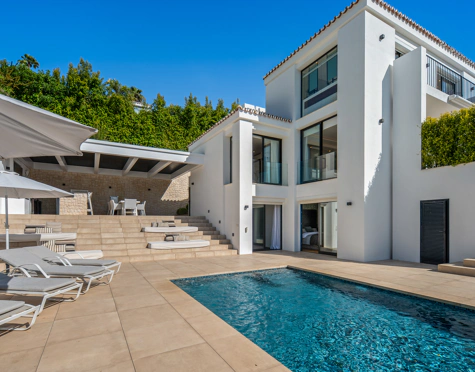 Villa for sale in Nueva Andalucia, Marbella