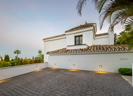 LUXURY CONTEMPORARY VILLA IN NUEVA ANDALUCÍA