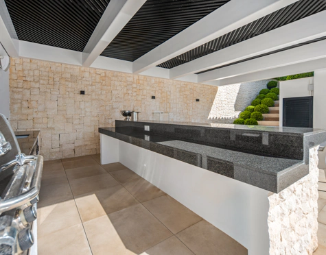 Villa for sale in Nueva Andalucia, Marbella