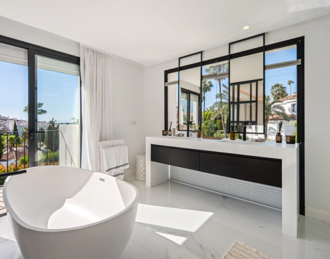Villa for sale in Nueva Andalucia, Marbella