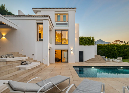 LUXURY CONTEMPORARY VILLA IN NUEVA ANDALUCÍA