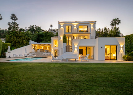 LUXURY CONTEMPORARY VILLA IN NUEVA ANDALUCÍA