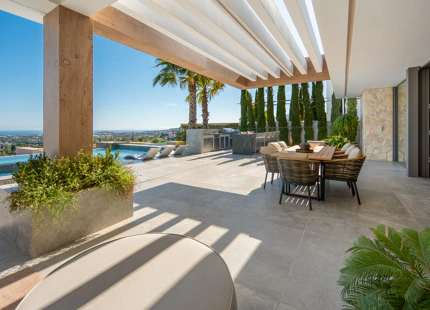 CONTEMPORARY LUXURY VILLA IN LA QUINTA