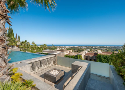 CONTEMPORARY LUXURY VILLA IN LA QUINTA