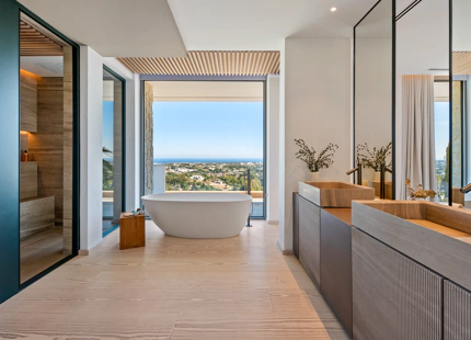 CONTEMPORARY LUXURY VILLA IN LA QUINTA